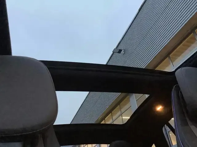 Mercedes-Benz EQE 300