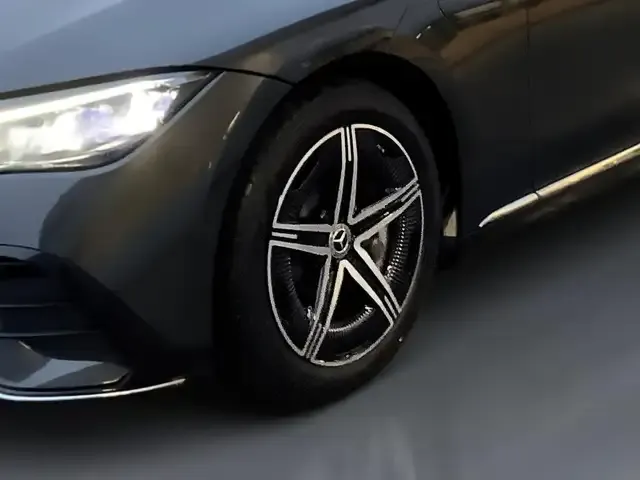 Mercedes-Benz EQE 300