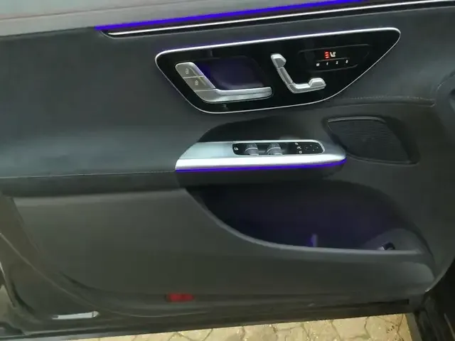 Mercedes-Benz EQE 300