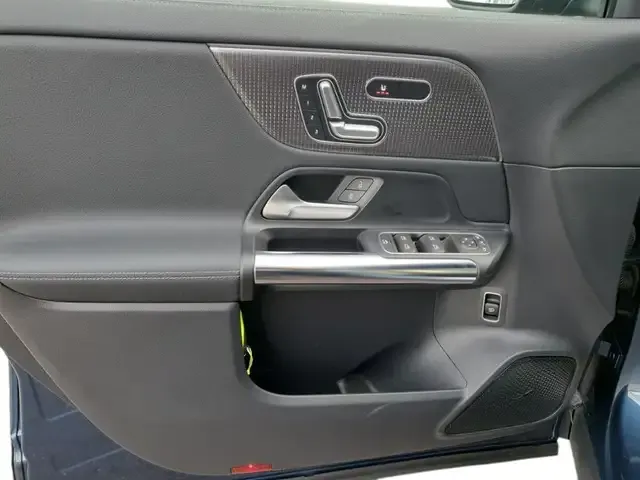 Mercedes-Benz EQA 300