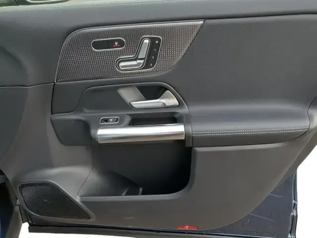 Mercedes-Benz EQA 300