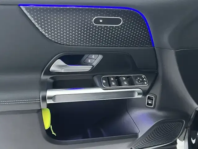 Mercedes-Benz EQB 300