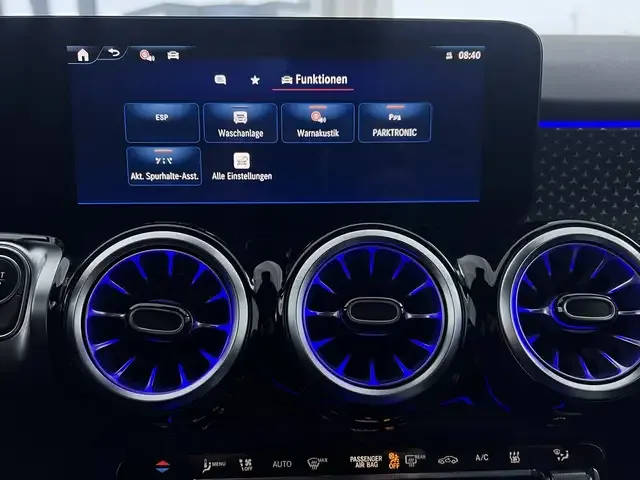 Mercedes-Benz EQB 300