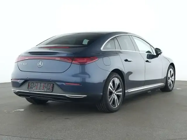 Mercedes-Benz EQE 300