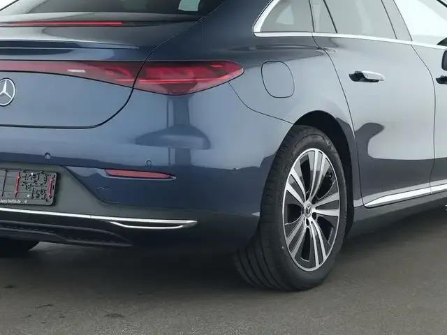 Mercedes-Benz EQE 300