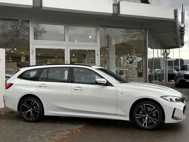 BMW 330
