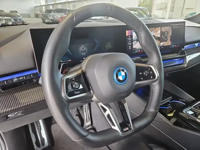 BMW i5