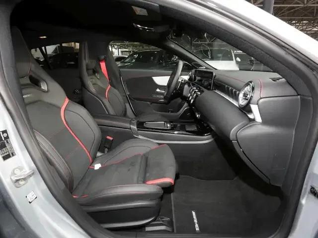 Mercedes-Benz CLA 35 AMG