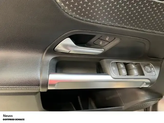Mercedes-Benz GLB 180