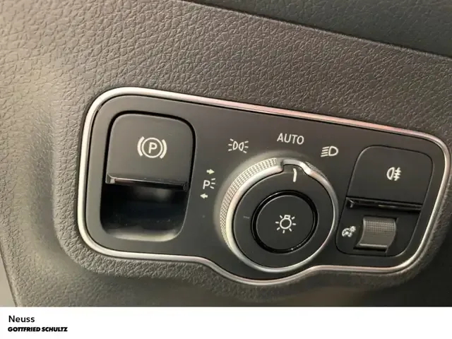 Mercedes-Benz GLB 180