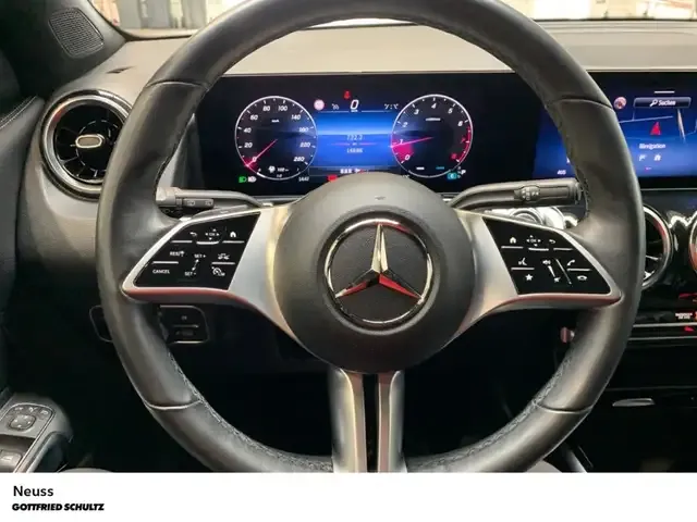 Mercedes-Benz GLB 180