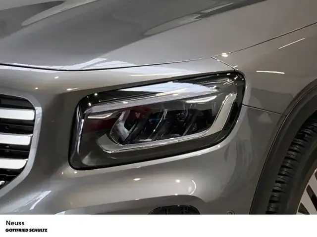 Mercedes-Benz GLB 180