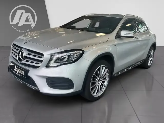 Mercedes-Benz GLA 200
