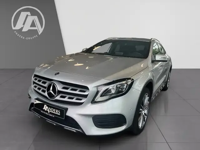 Mercedes-Benz GLA 200
