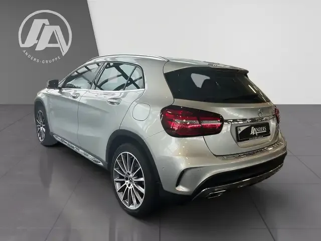 Mercedes-Benz GLA 200