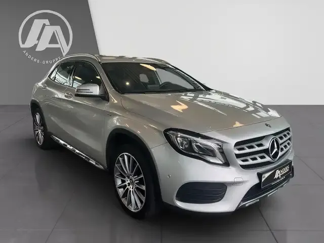 Mercedes-Benz GLA 200