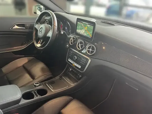 Mercedes-Benz GLA 200