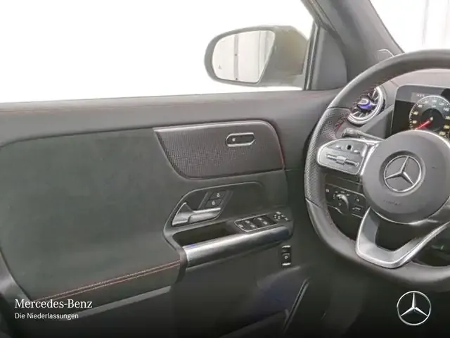 Mercedes-Benz EQA 300