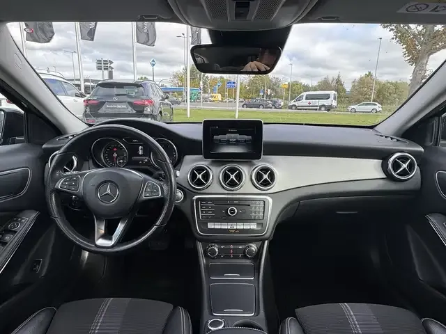 Mercedes-Benz GLA 180