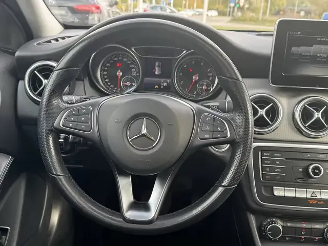 Mercedes-Benz GLA 180
