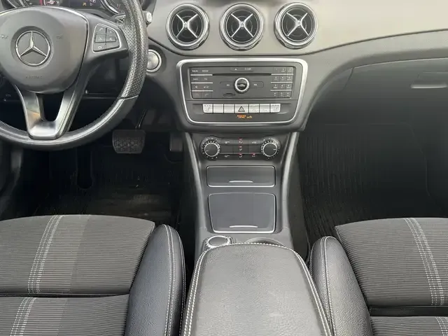 Mercedes-Benz GLA 180