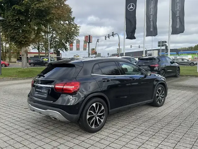 Mercedes-Benz GLA 180