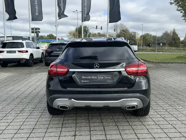 Mercedes-Benz GLA 180