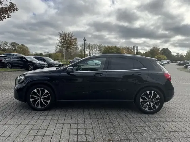 Mercedes-Benz GLA 180