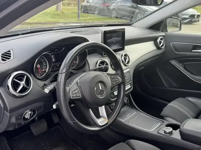Mercedes-Benz GLA 180