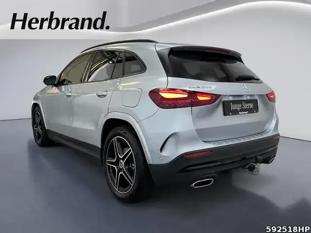 Mercedes-Benz GLA 200