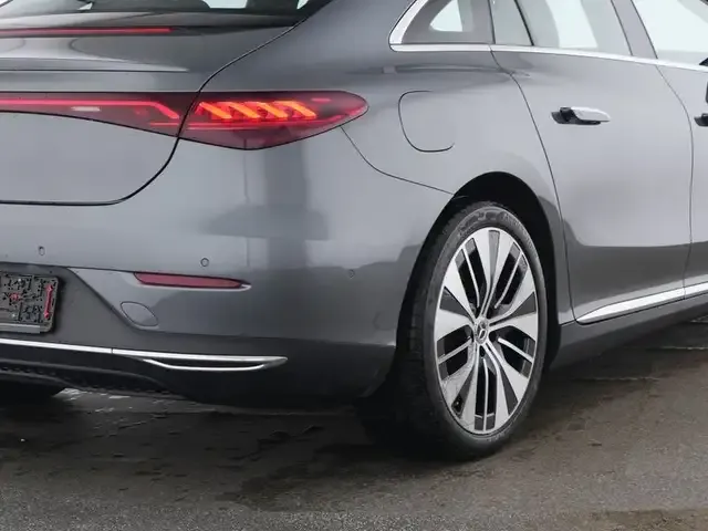 Mercedes-Benz EQE 300