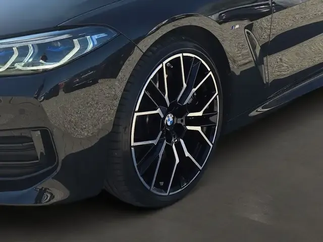BMW 840