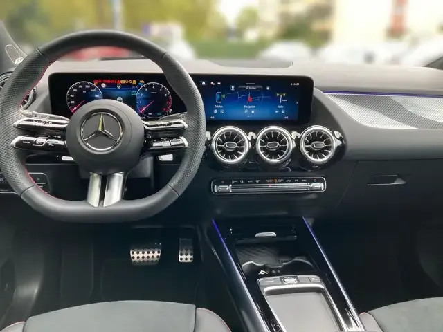 Mercedes-Benz GLA 220