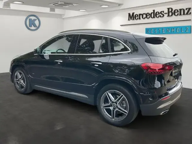 Mercedes-Benz GLA 220
