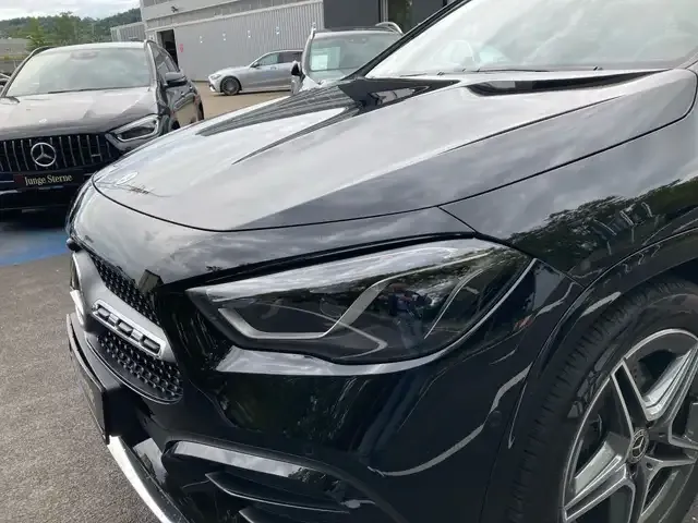 Mercedes-Benz GLA 220