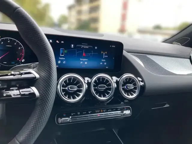 Mercedes-Benz GLA 220