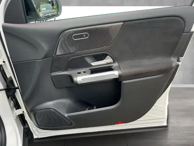 Mercedes-Benz GLB 220