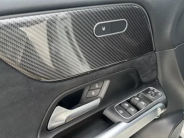 Mercedes-Benz GLB 220