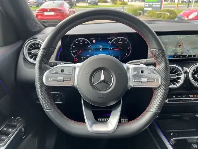 Mercedes-Benz GLB 220