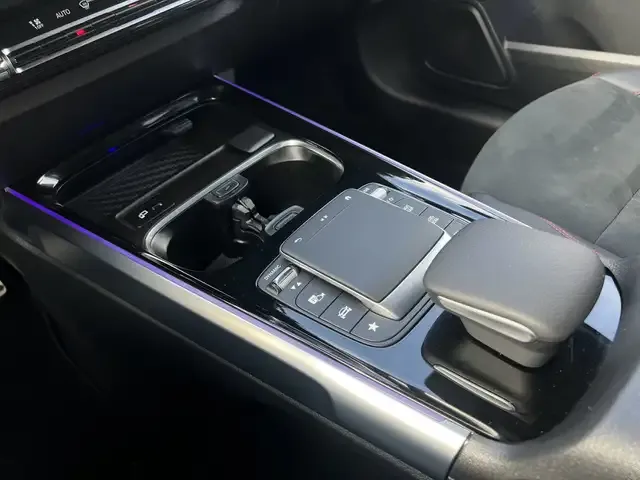 Mercedes-Benz GLB 220