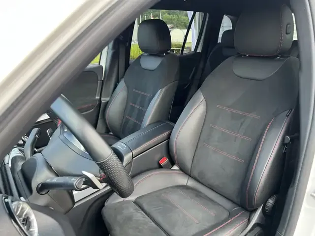 Mercedes-Benz GLB 220