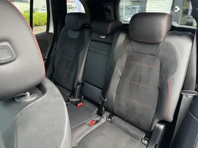 Mercedes-Benz GLB 220