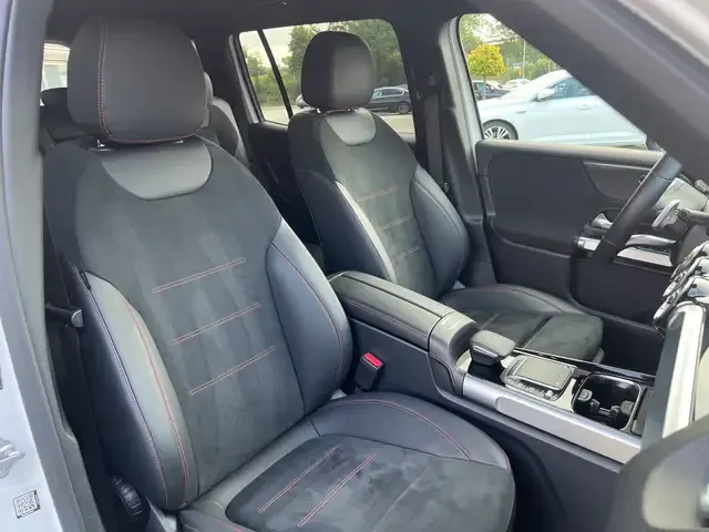 Mercedes-Benz GLB 220