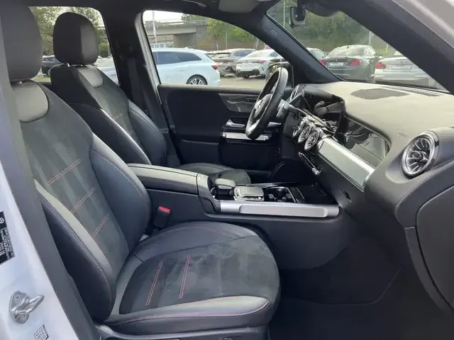 Mercedes-Benz GLB 220