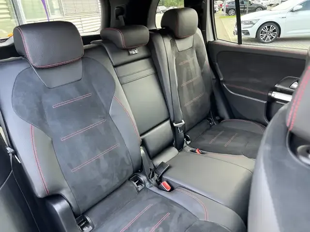 Mercedes-Benz GLB 220