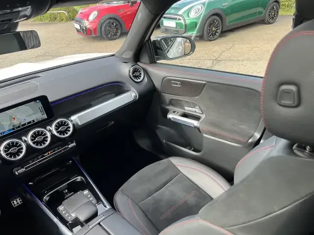 Mercedes-Benz GLB 220