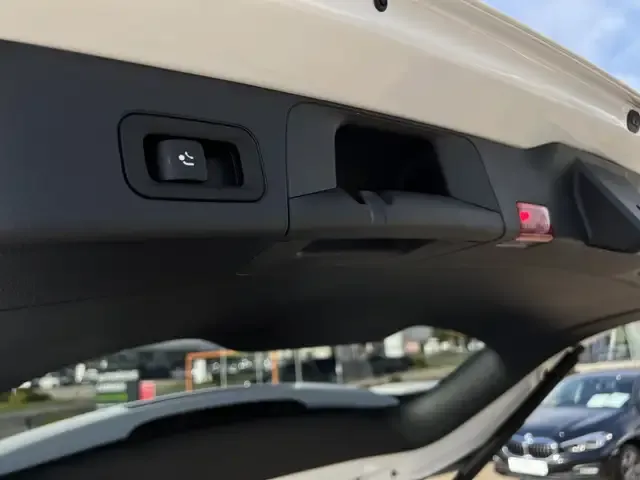 Mercedes-Benz GLB 220