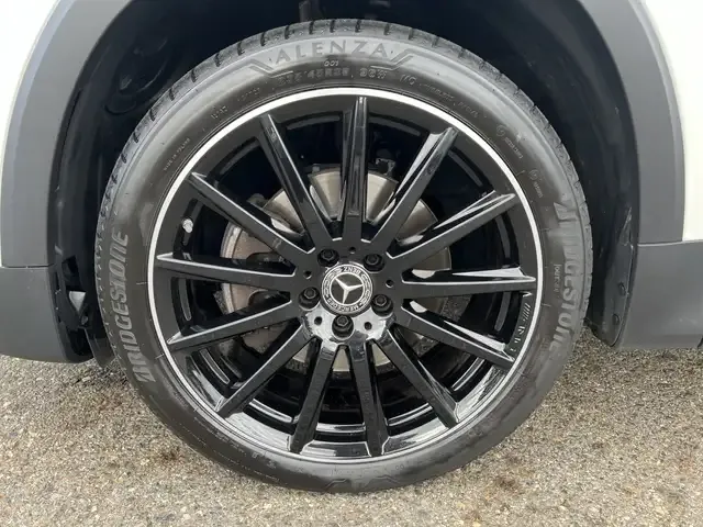 Mercedes-Benz GLB 220