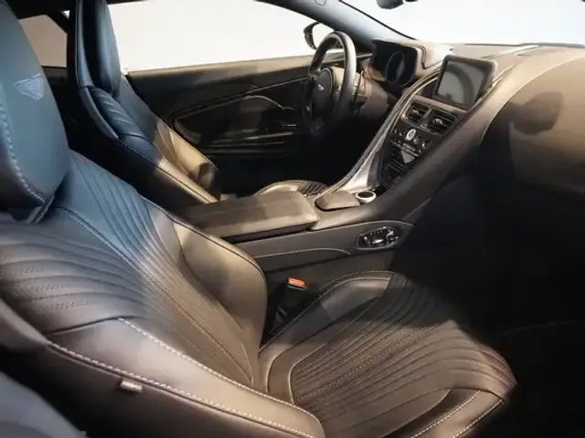 Aston Martin DB11
