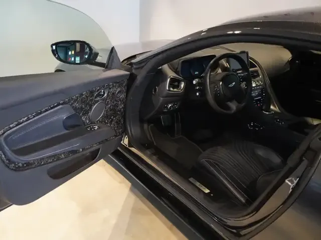 Aston Martin DB11